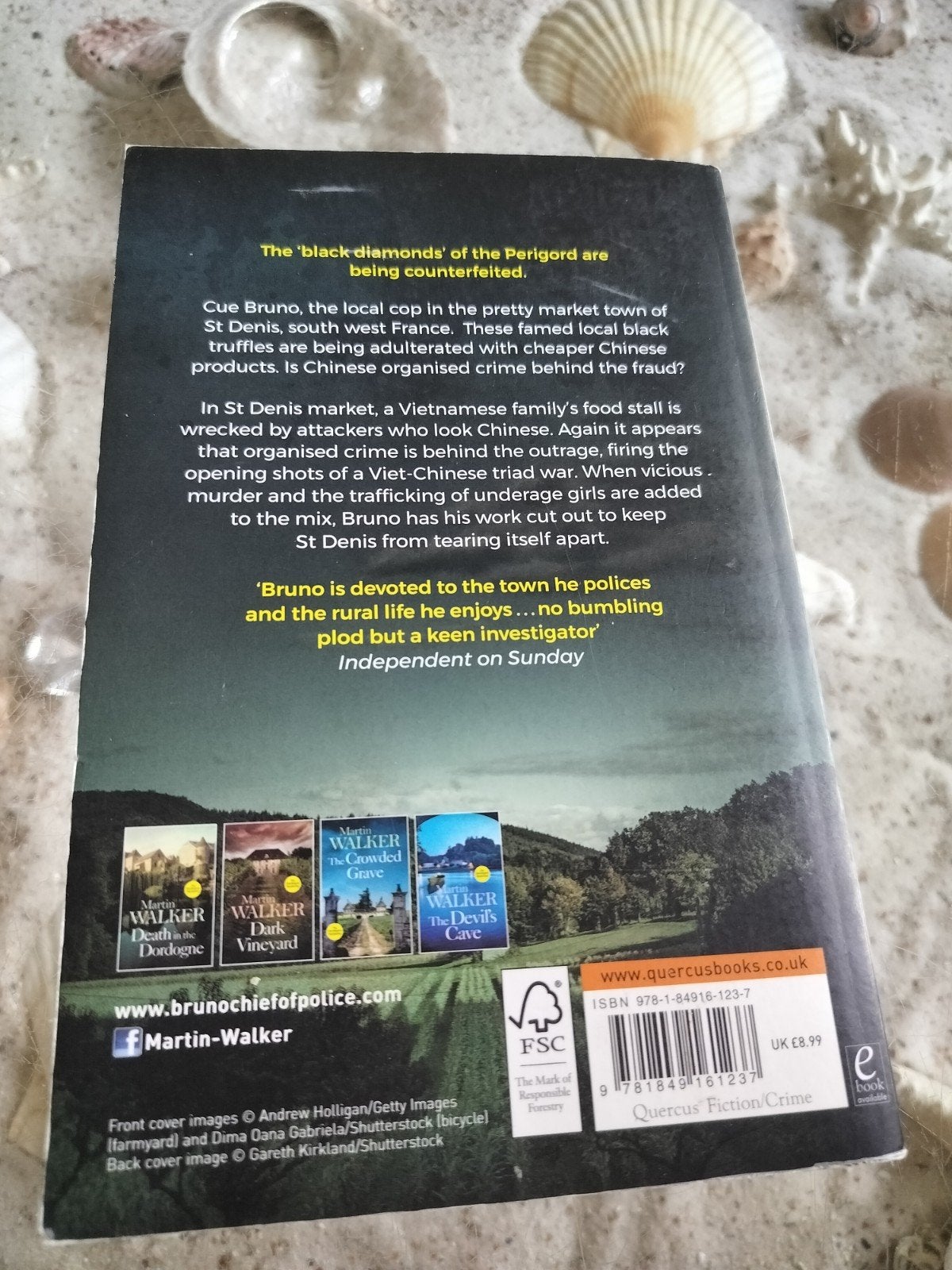 Martin Walker - Black Diamond - English, Ophalen of Verzenden, Gelezen