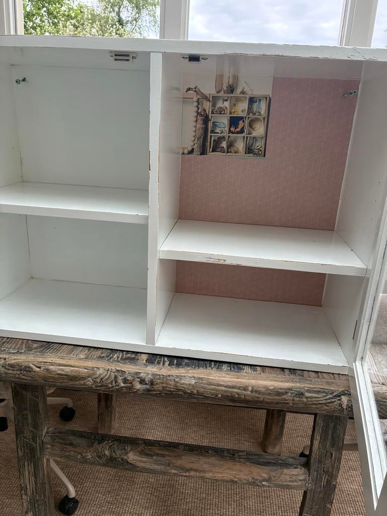 Wit Hangkastje Vitrinekastje met Glazen Deuren, Huis en Inrichting, Kasten | Vitrinekasten, Ophalen, Gebruikt, 50 tot 100 cm, Minder dan 25 cm