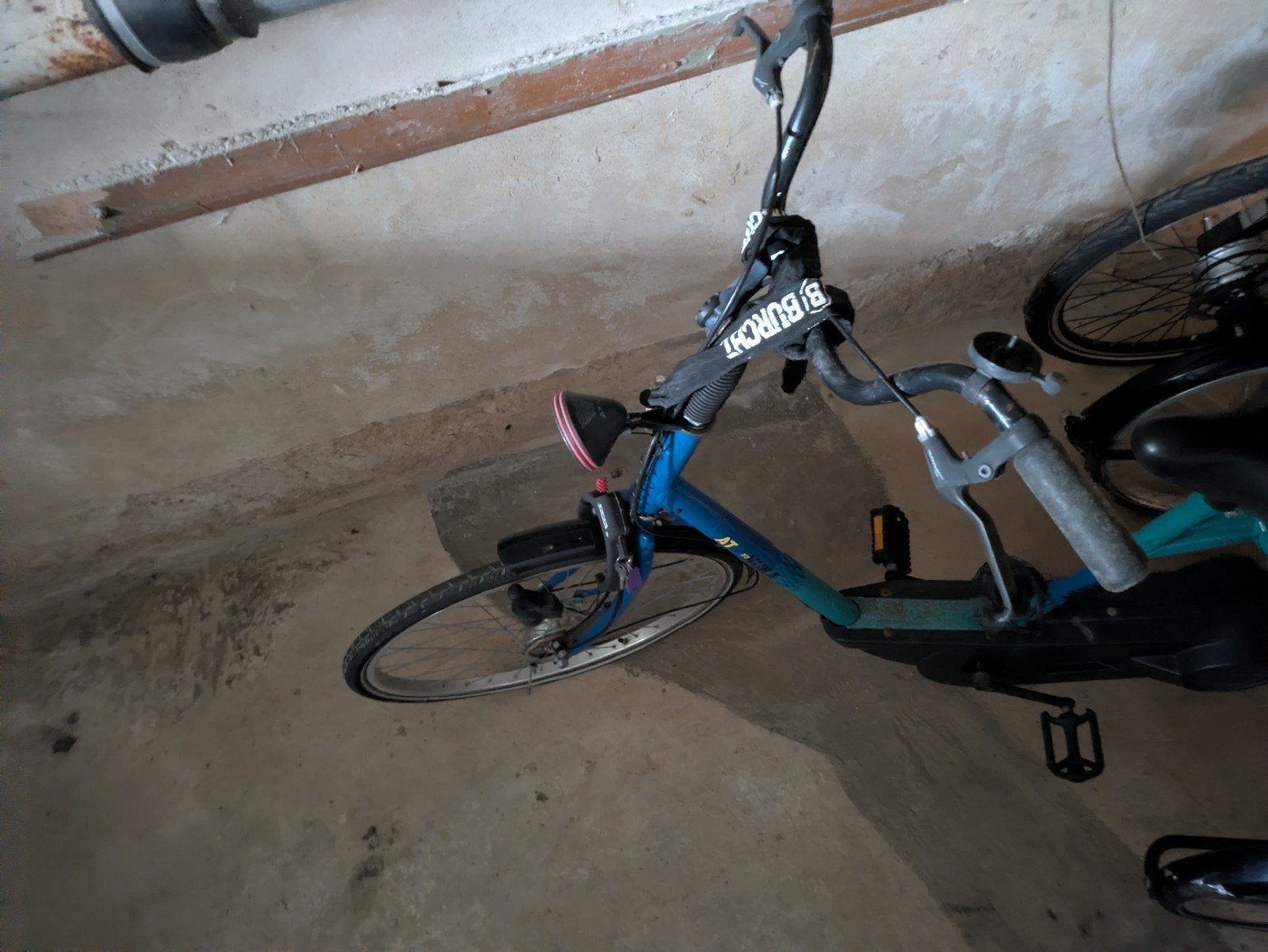 3-wiel fiets - achterbanden lek, moeten vervangen, Ophalen of Verzenden