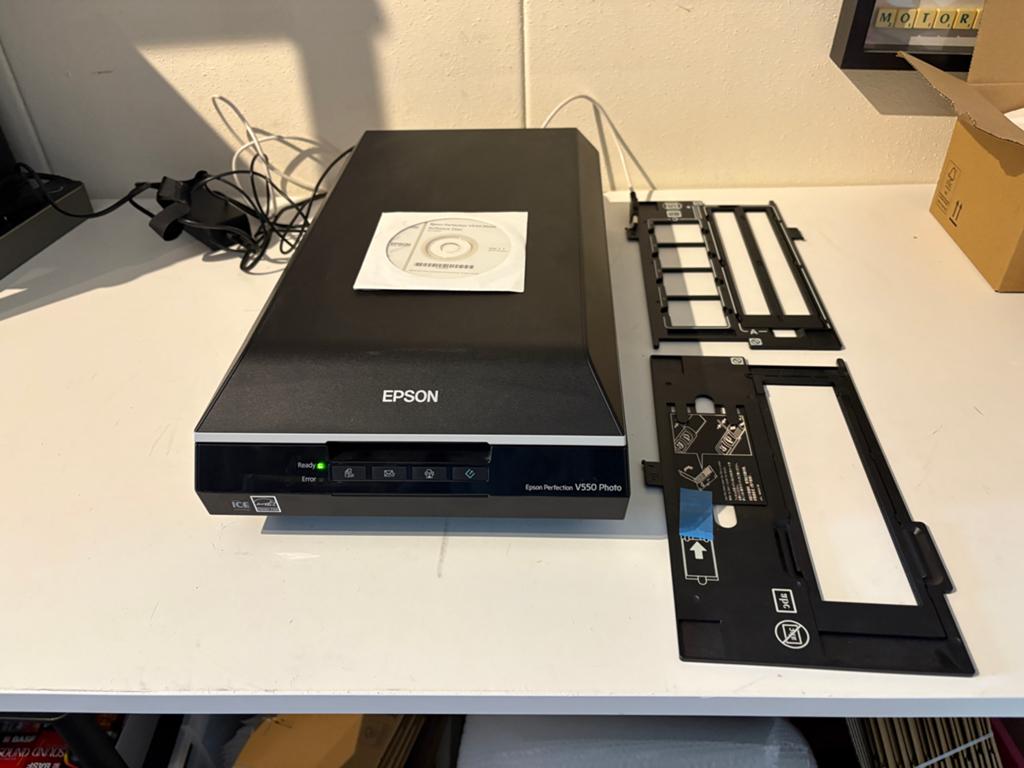 Epson Perfection V550 Photo scanner - Zgan, Computers en Software, Scanners, Ophalen of Verzenden, Zo goed als nieuw, Flatbedscanner