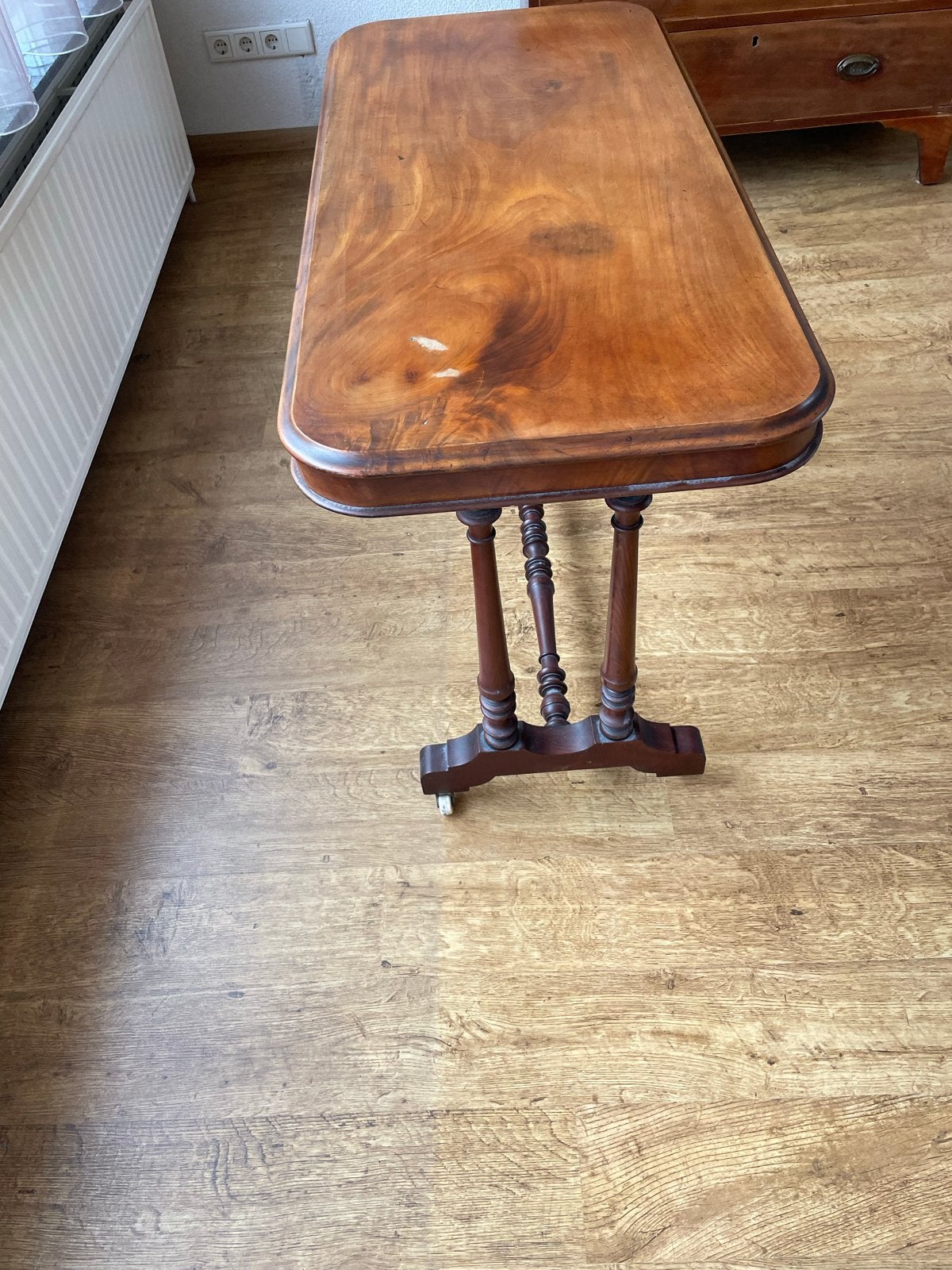 Antieke bijzettafel van mahoniehout, Ophalen