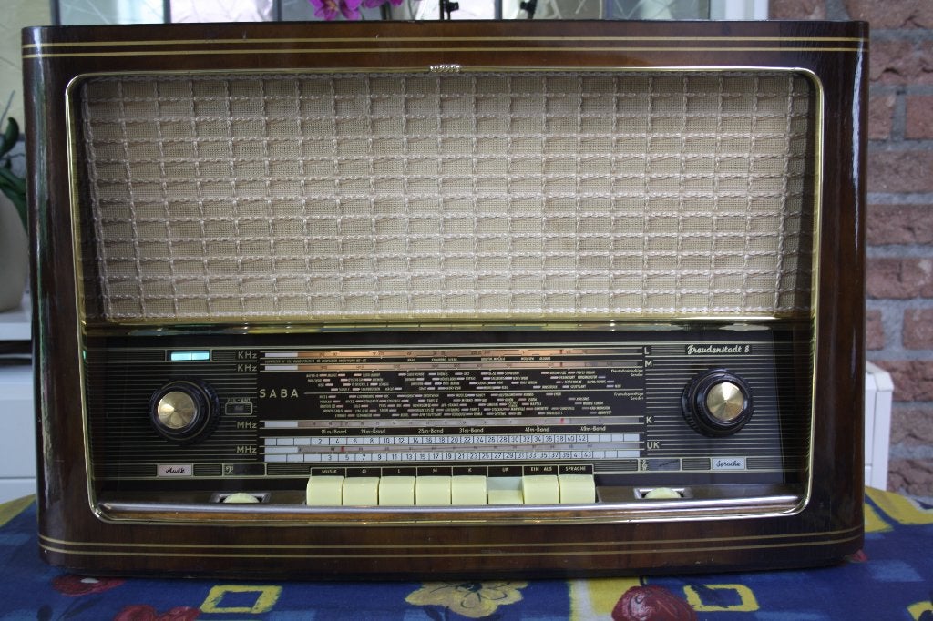 te koop een gereviseerde buizenradio Saba Freudenstadt 8, Antiek en Kunst, Antiek | Tv's en Audio, Ophalen