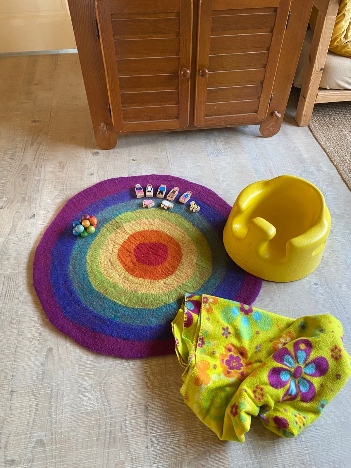 BABYSET (kleedje, dekentje, stoeltje, speeltje(s), 80 cm, Ophalen of Verzenden, Zo goed als nieuw, Meerkleurig