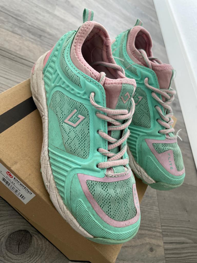 Brabo Elite Hockeyschoenen Groen/Roze Maat 33, Ophalen of Verzenden