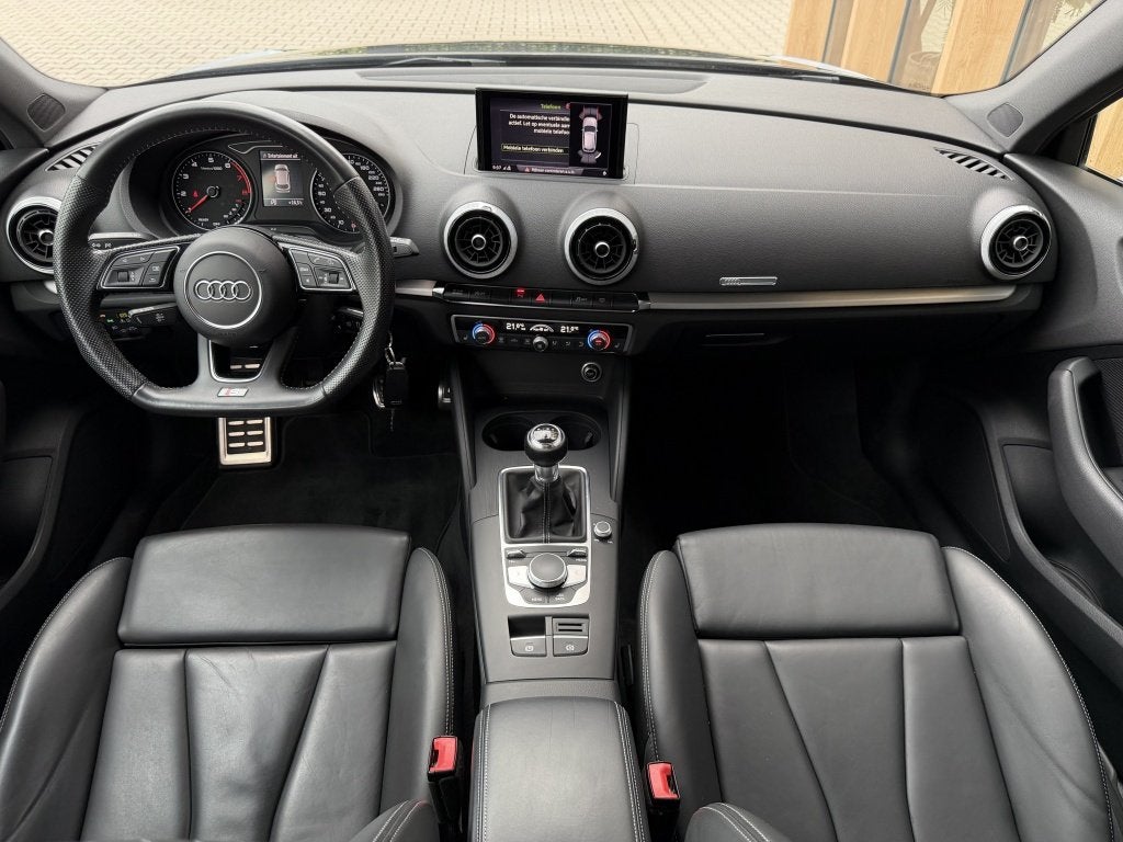 Audi A3 Sportback 1.5 TFSI S-line | Leder | Navi | Black-Pac, Auto's, Audi, Euro 6, 4 cilinders, 150 pk, Zwart