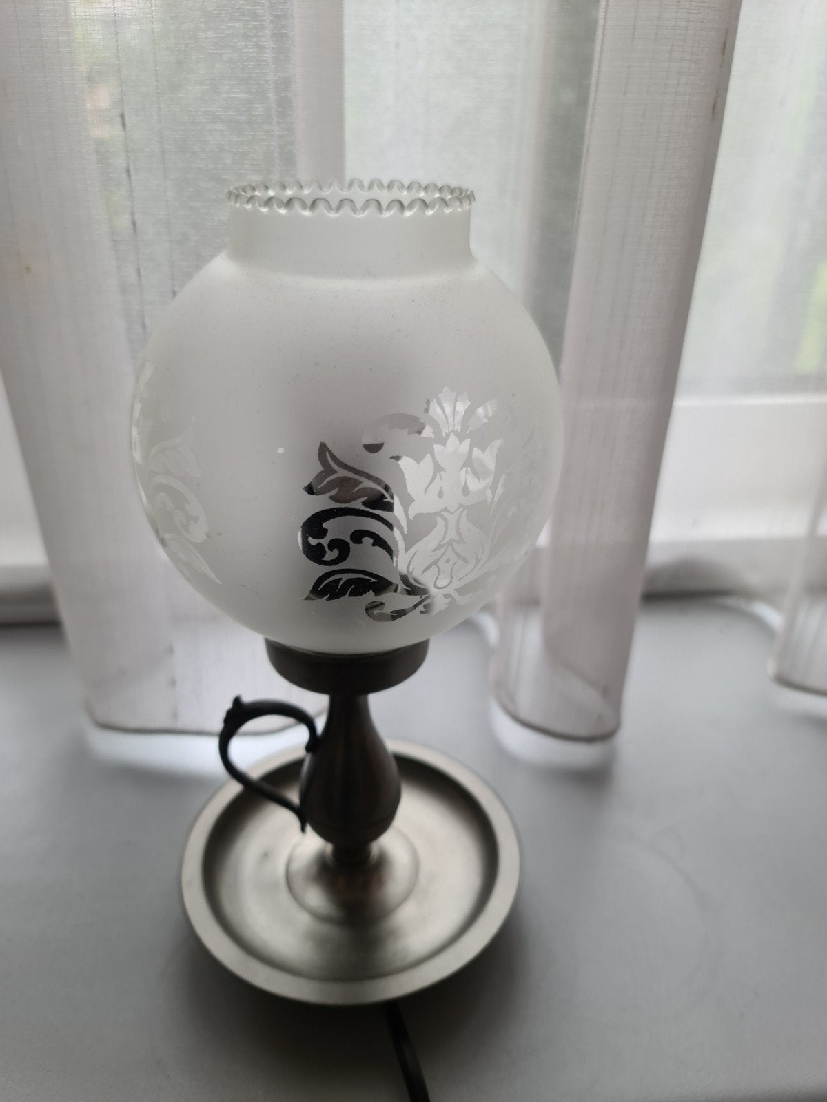 Vintage tafellamp met melkglas kap - 25 cm hoog, Ophalen of Verzenden