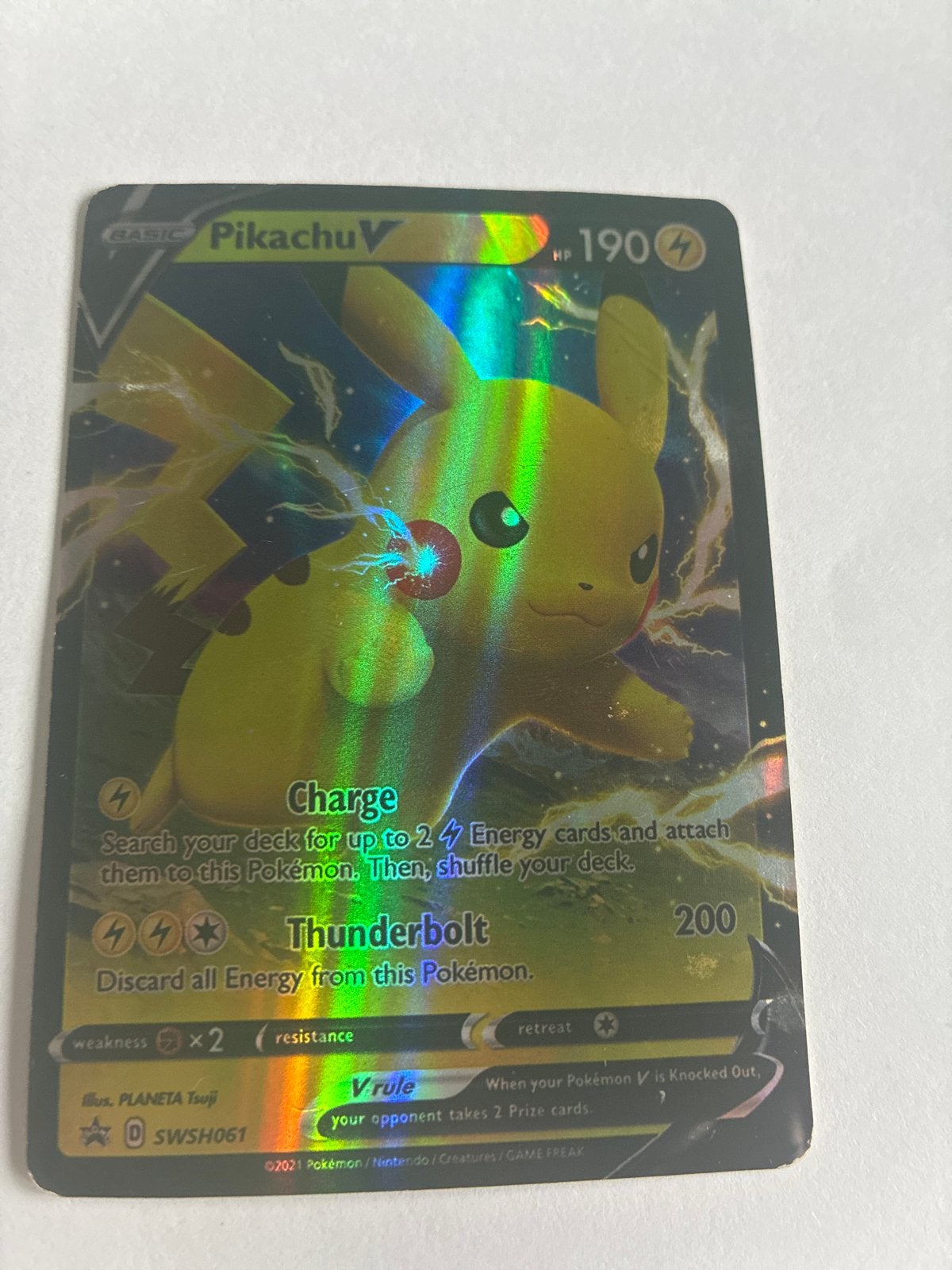 Pikachu V SWSH061 Pokémon Kaart - Foil, Ophalen of Verzenden, Zo goed als nieuw, Losse kaart, Foil