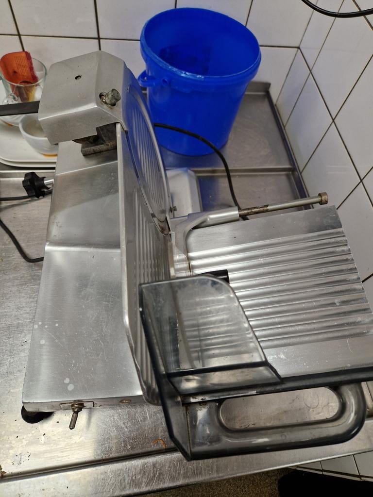 Vleessnijmachine Mach - mes slijpen, mist pootje, Ophalen