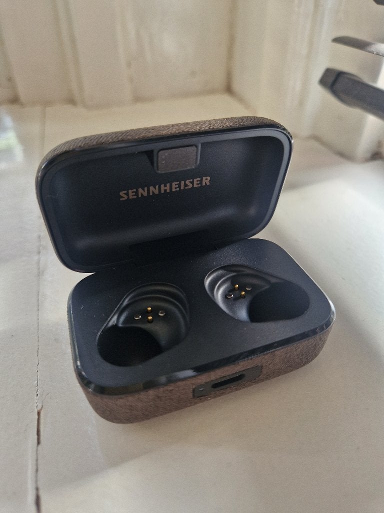 Sennheiser Case Momentum True Wireless 4, Sennheiser, In gehoorgang (in-ear), Draadloos opladen, Nieuw