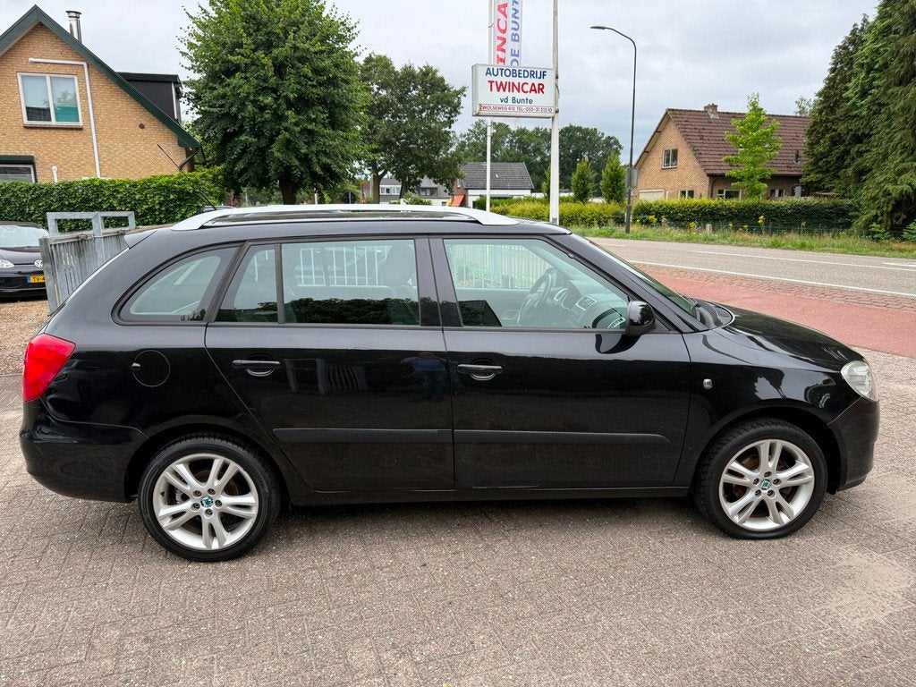 Skoda Fabia Combi 1.6-16V AUT. Sport AIRCO CRUISE LMV TREKHA, Auto's, Skoda, Gebruikt, 4 cilinders, Origineel Nederlands, Grijs