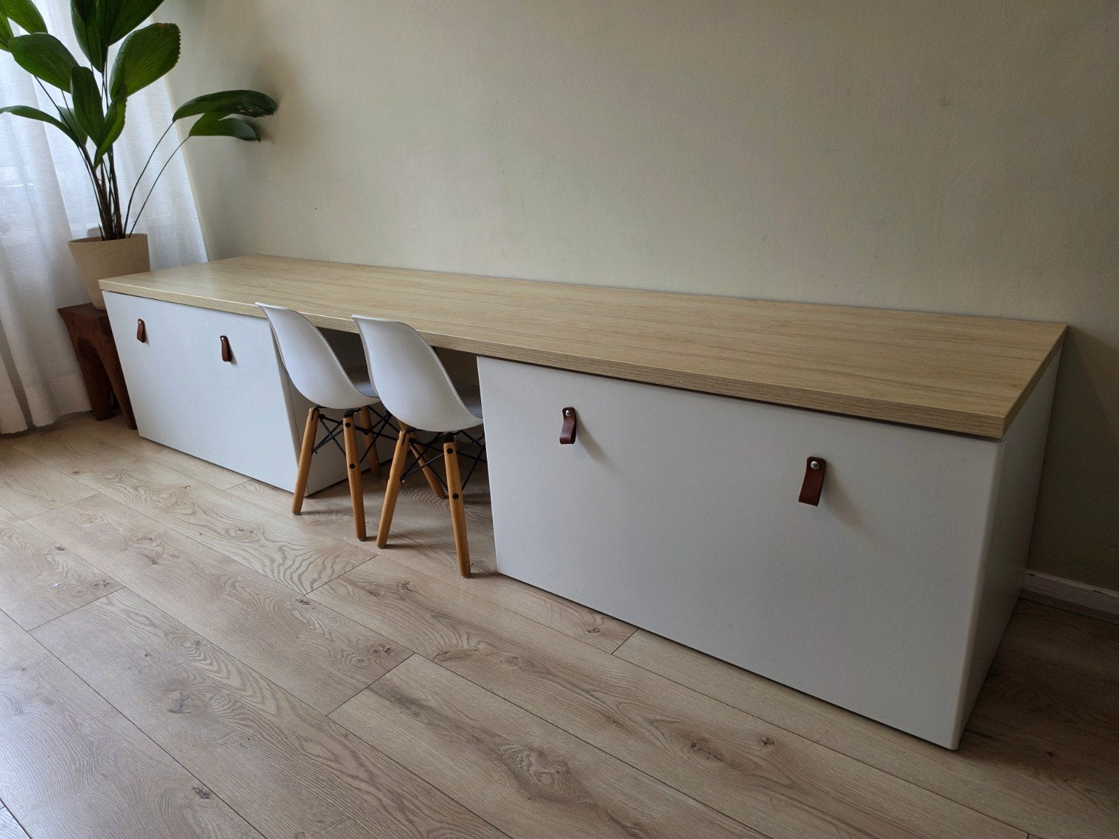 IKEA "hack" kindertafel met opberglades en stoelen, Kinderen en Baby's, Kinderkamer | Tafels en Stoelen, Ophalen, Gebruikt, Tafel(s)