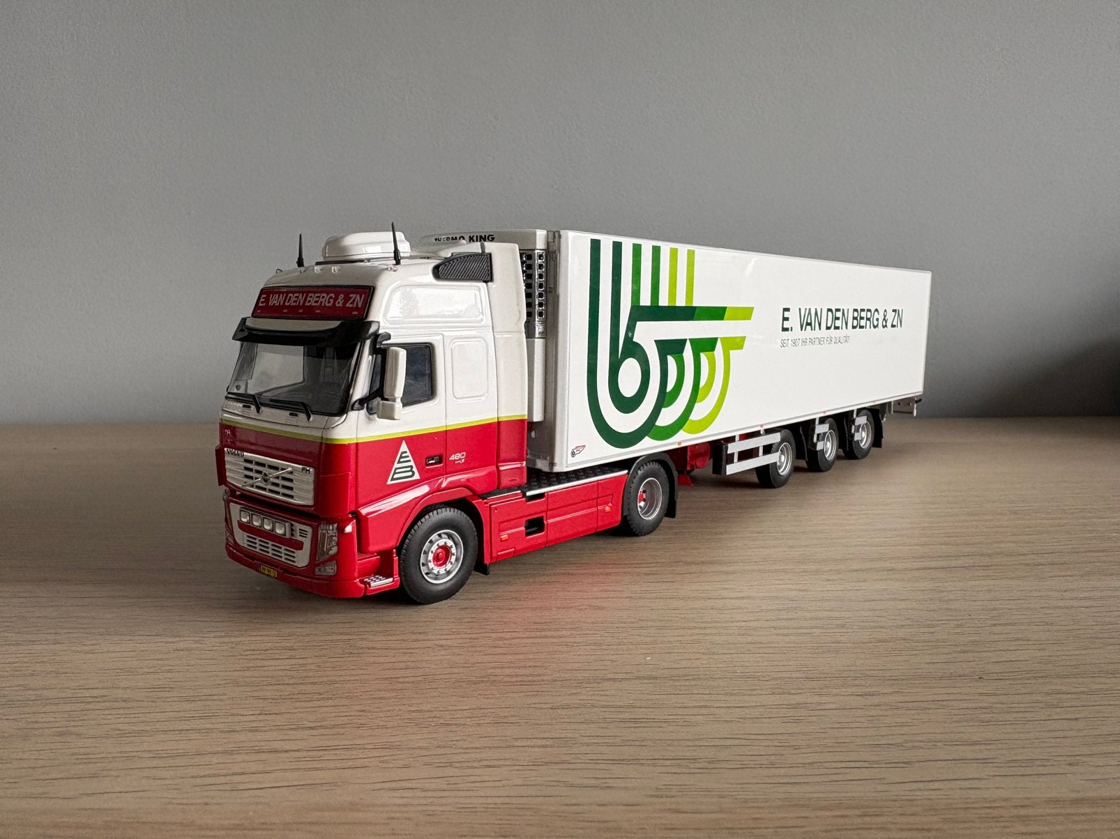 Tekno E Van Den Berg Volvo FH03 Globetrotter XL koeloplegger, Ophalen, Zo goed als nieuw, Bus of Vrachtwagen, Tekno