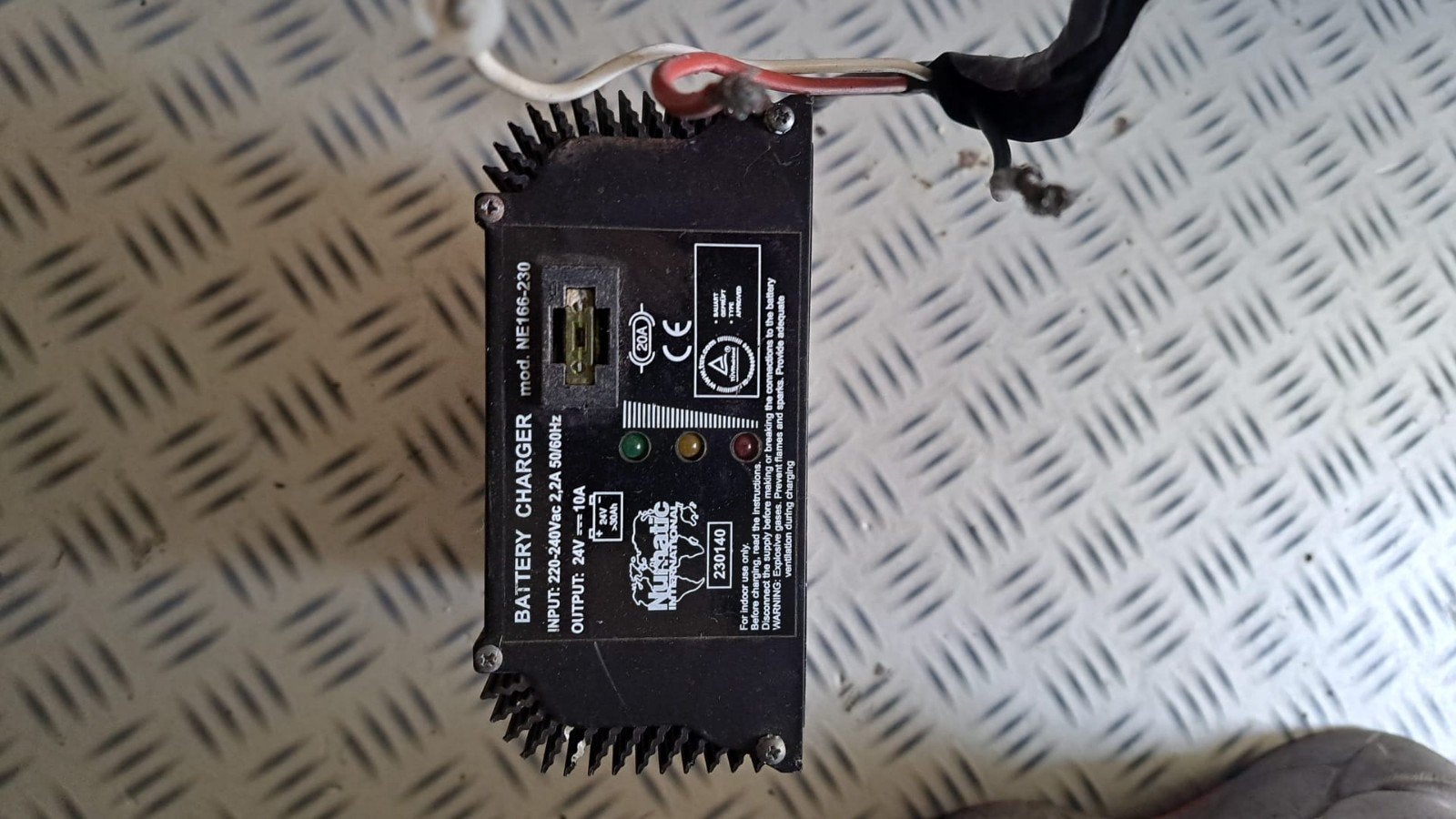 Nusatic Acculader NE166-230 24V 10A, Ophalen of Verzenden
