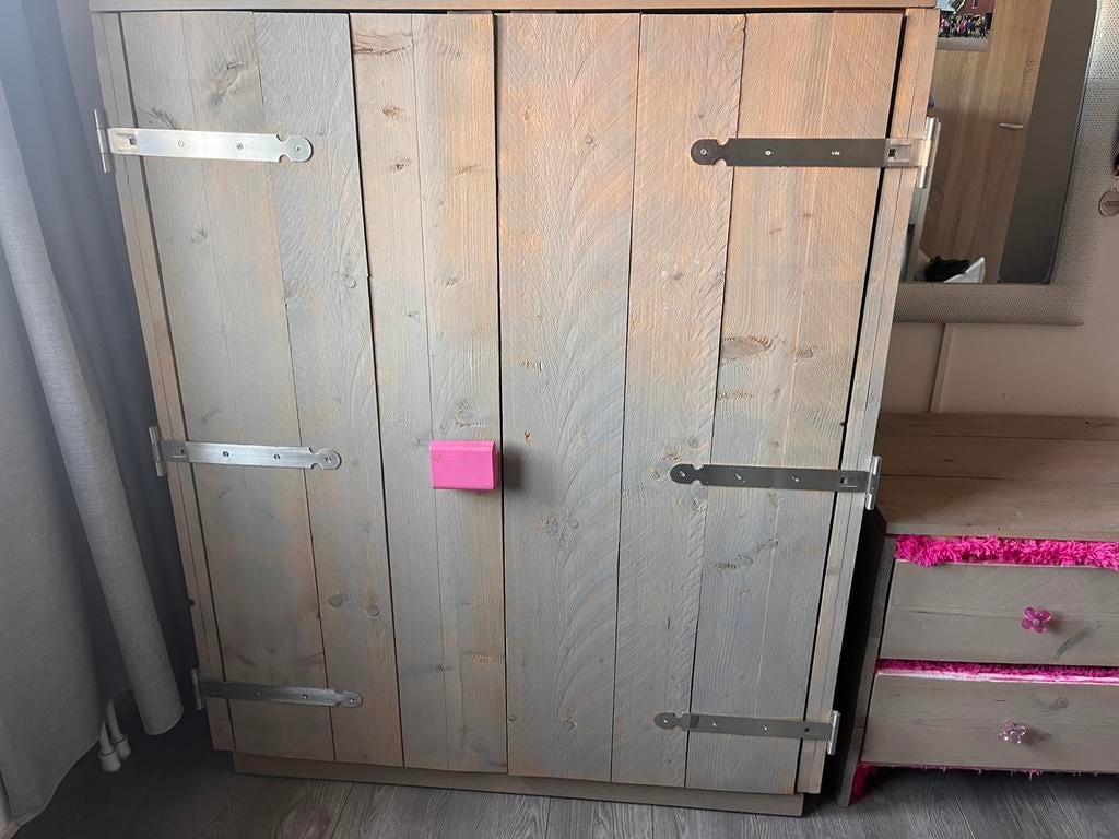 Leuke meisjes kledingkast, Huis en Inrichting, Ophalen, Gebruikt, 100 tot 150 cm, Met plank(en)
