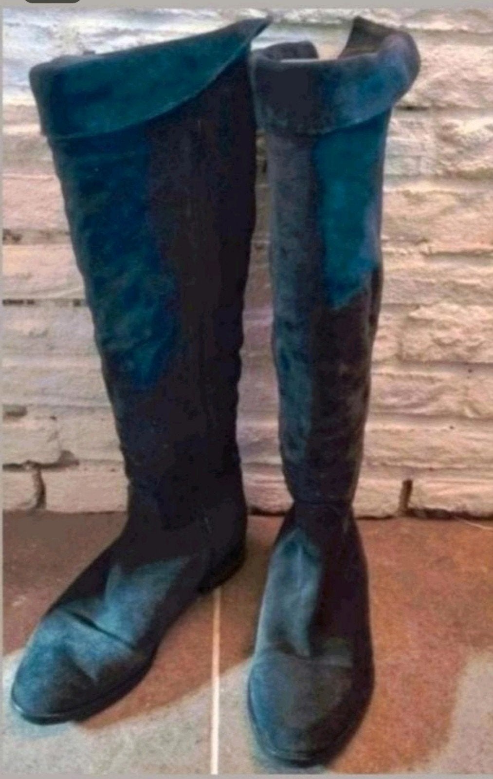 Donkerblauw suede laarzen 39
maat 39
220 bij 200
Voorkant Co, Hoge laarzen, Blauw, Ophalen of Verzenden, Gedragen