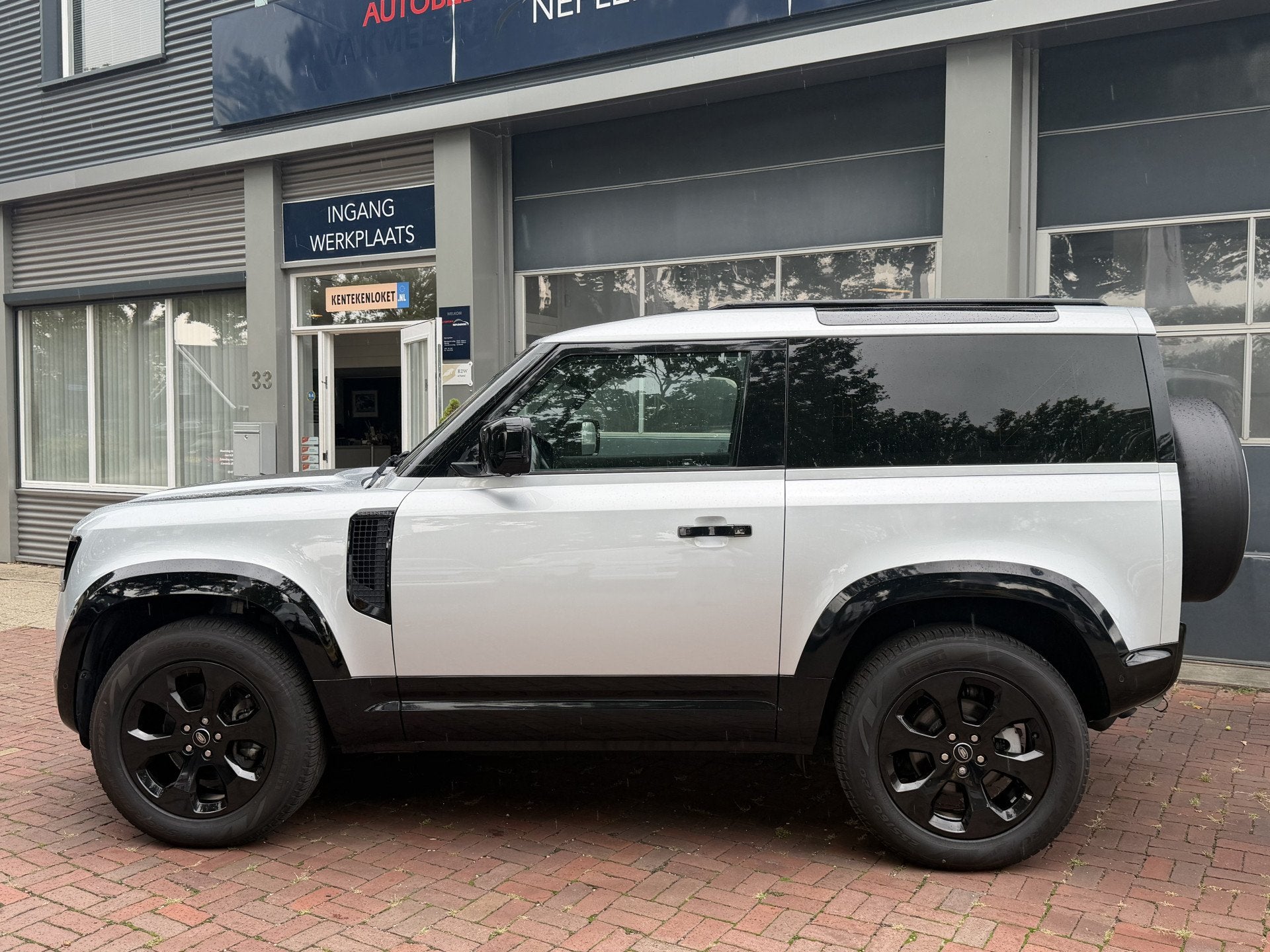 Land Rover Defender 3.0 D200 90 MHEV S Grijskenteken uit 202, Auto's, Automaat, Dealer onderhouden, Stof, 2996 cc
