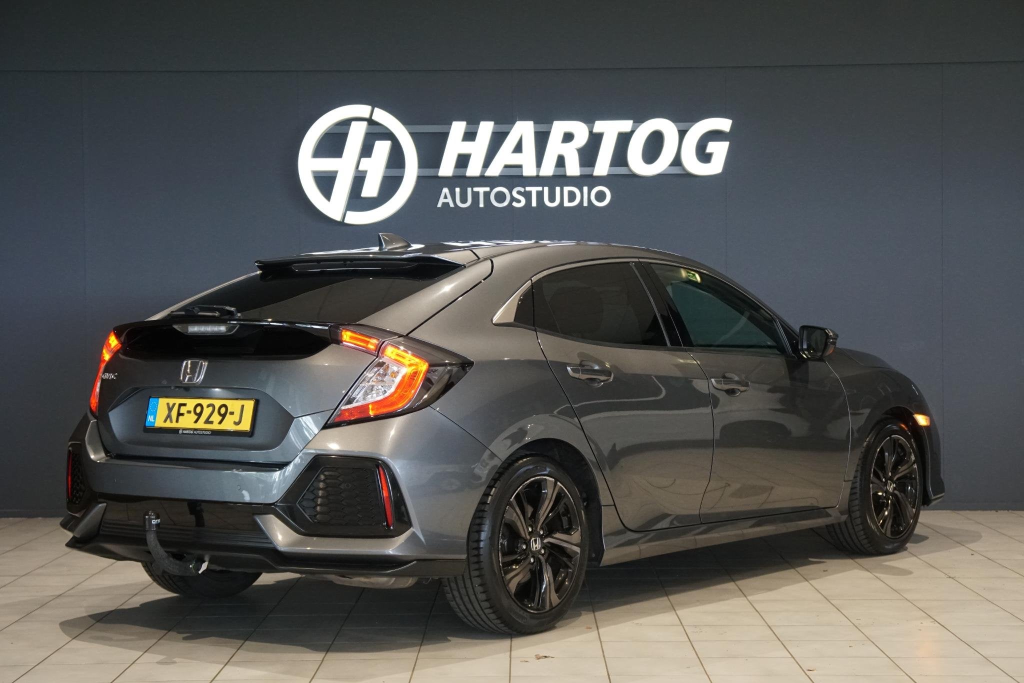 Honda Civic 1.0 i-VTEC Elegance + TREKHAAK / CAMERA / CARPLA, Auto's, Stof, Gebruikt, Euro 6, 1246 kg