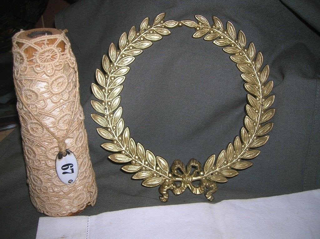 oud metalen ornament lauwerkrans goudkleurig 20 x 20 cm., Antiek en Kunst, Ophalen of Verzenden