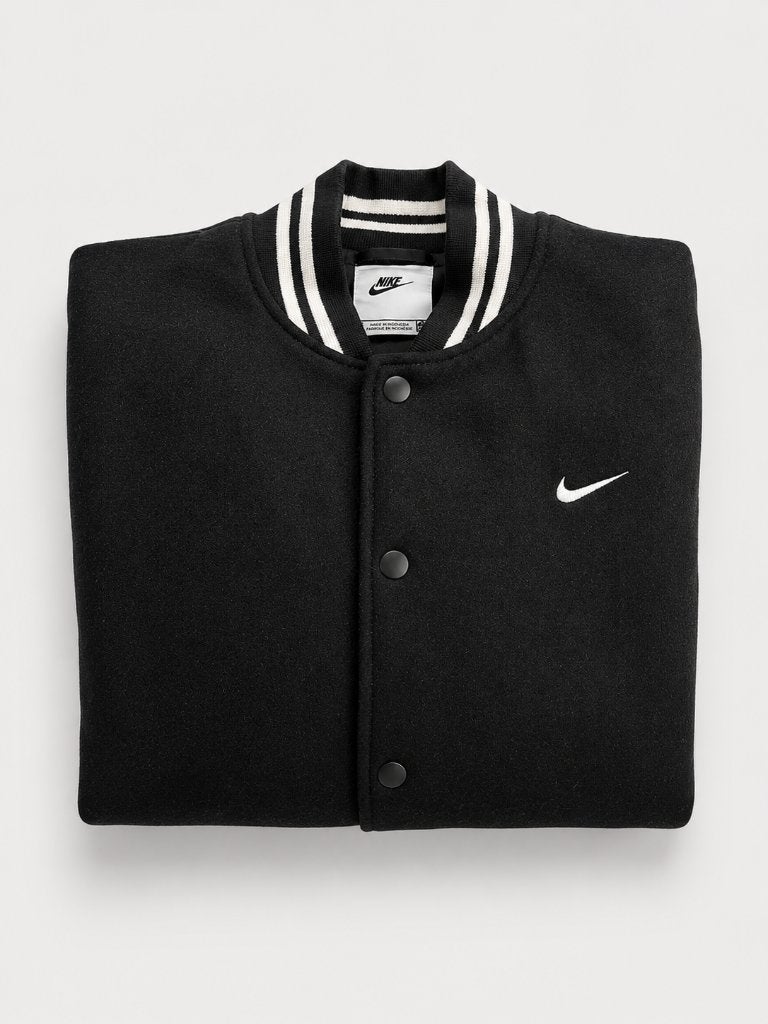 Nike Varsity Jacket Jas Zwart Wit M, Kleding | Heren, Maat 48/50 (M), Zwart, Nike, Ophalen of Verzenden