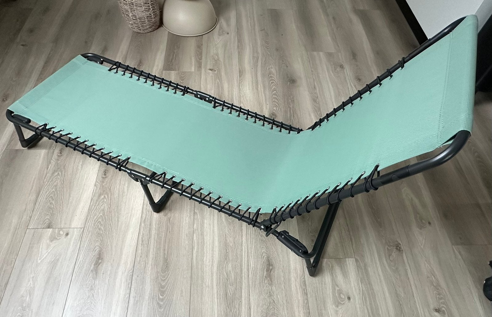 Opvouwbaar ligbed + ligkussen - Groen met dik ligkussen, Tuin en Terras, Ligbedden, Ophalen, Zo goed als nieuw, Metaal, Inklapbaar