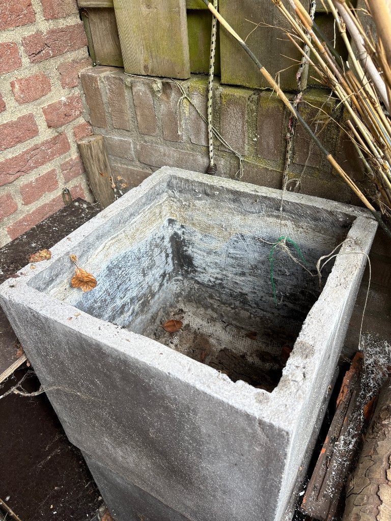 2 grijze bloembakken, Ophalen, Overige materialen, Gebruikt, Minder dan 60 cm