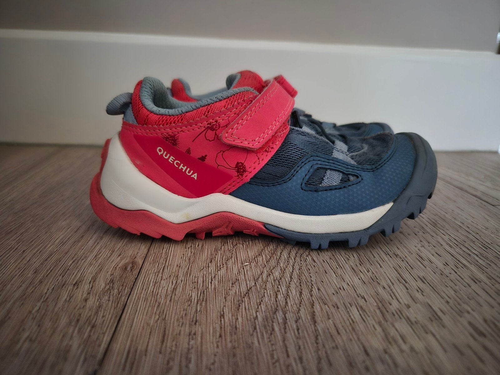 Quecha Wandelschoenen klittenband Crossrock roze mt 28

De C, Meisje, Schoenen, Ophalen of Verzenden, Zo goed als nieuw