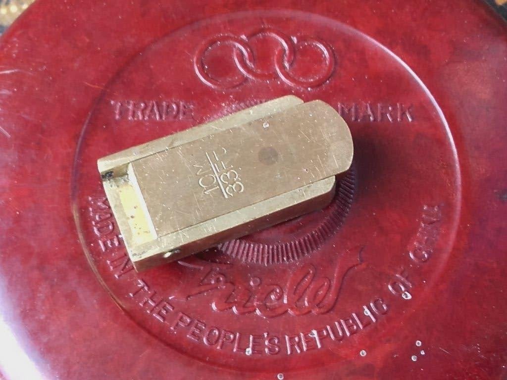 Mooi origineel oud 33ft Tricle meetlint uit Engeland 10,5 cm, Ophalen of Verzenden