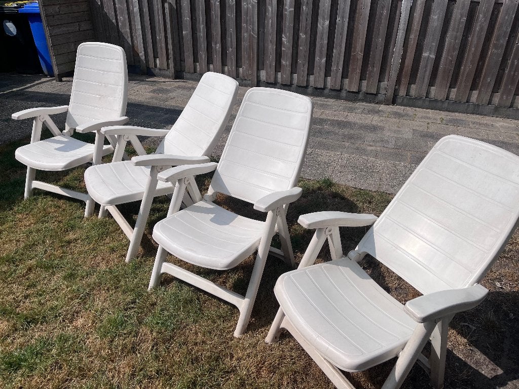 Vier verstelbare witte tuinstoelen met kussen, Tuin en Terras, Tuinstoelen, Ophalen, Gebruikt, Kunststof, Verstelbaar