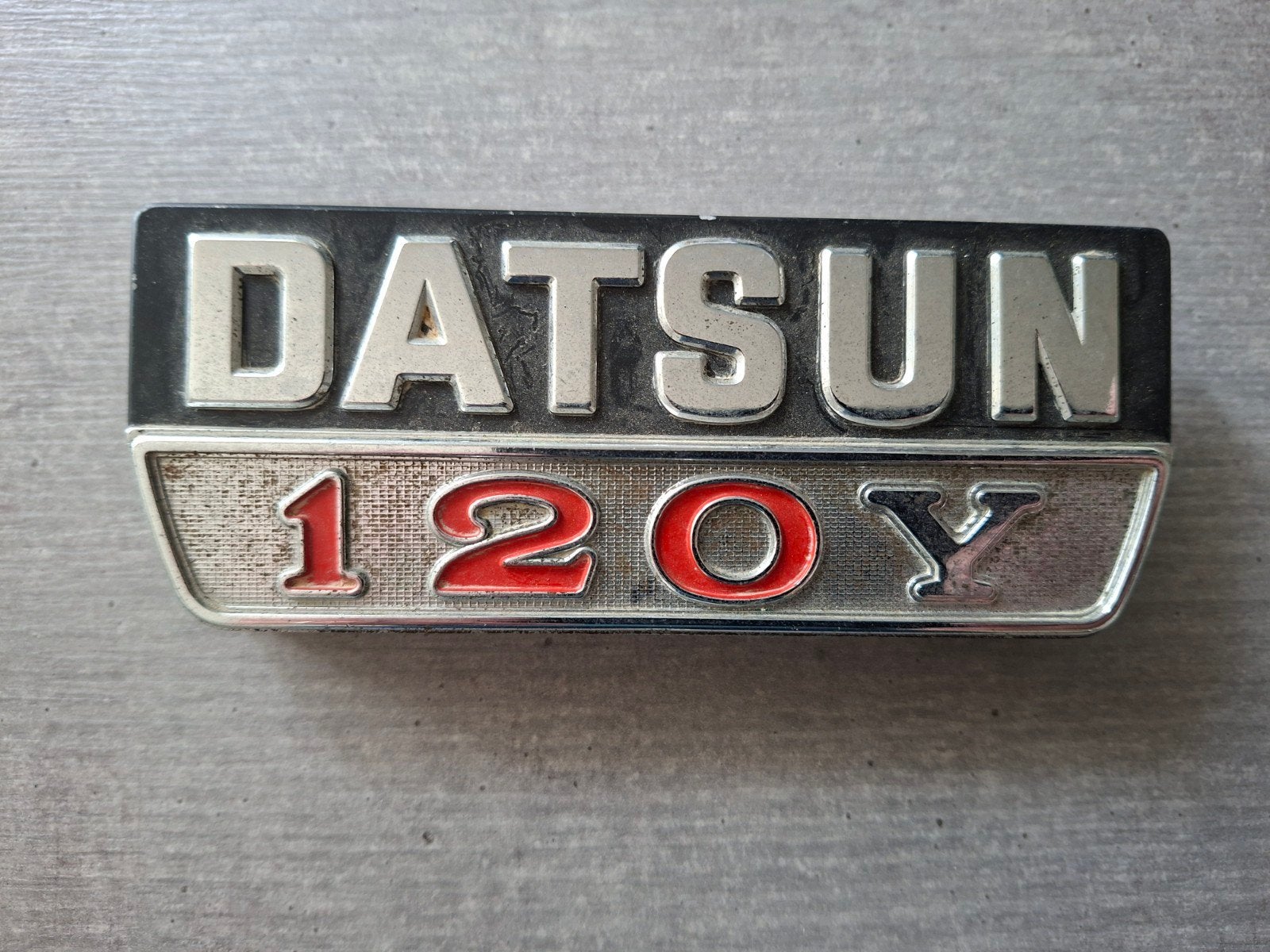 Origineel embleem Datsun 120Y, Ophalen of Verzenden, Gebruikt, Overige typen
