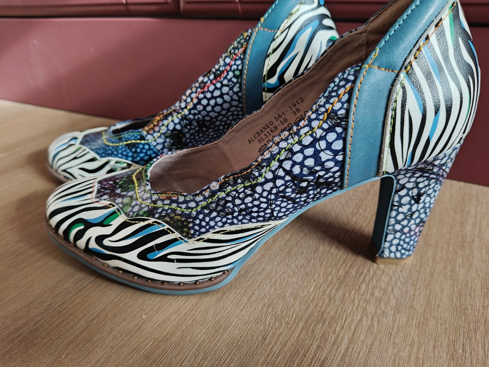 Laura Vita Pumps - Maat 39 - Blauw, Ophalen of Verzenden, Zo goed als nieuw, Blauw