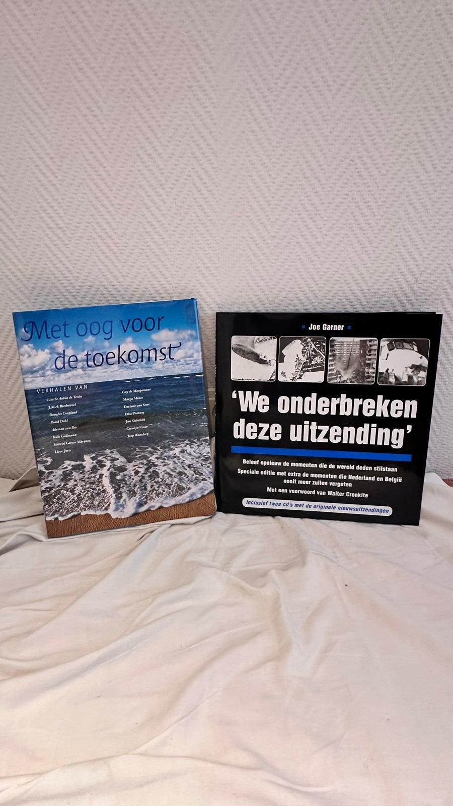 Boeken: Met oog voor de toekomst & We onderbreken deze uitze, Ophalen of Verzenden, Nieuw