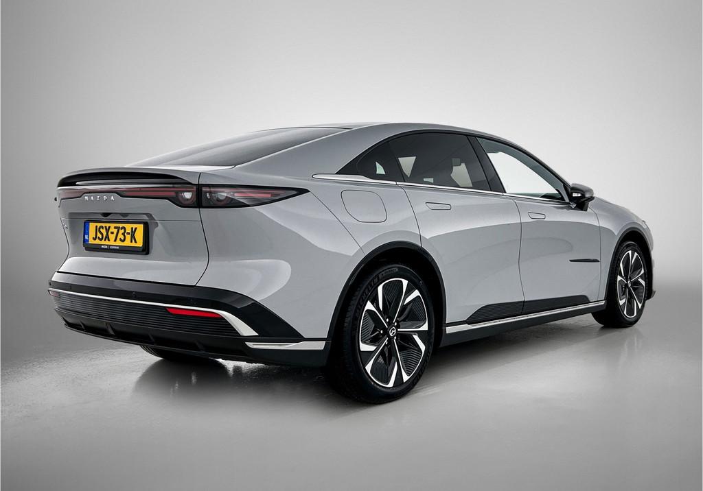 Mazda 6e Takumi 68.8 kWh WLTP 479 km, 10% tot 80% in 24 minu, Auto's, Mazda, Automaat, 12 maanden, Zwart, 375 min