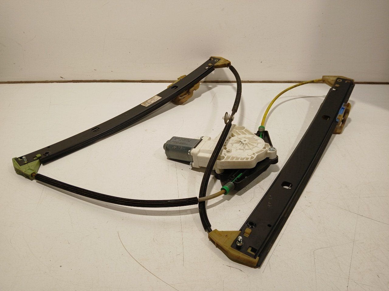 Raammechaniek rechts voor Audi A4, Auto-onderdelen, Onderdelen@venauto.nl, Van der Ven Autorecycling B.V., Gebruikt, Ettenseweg 76, 4706 PB Roosendaal, The Netherlands
