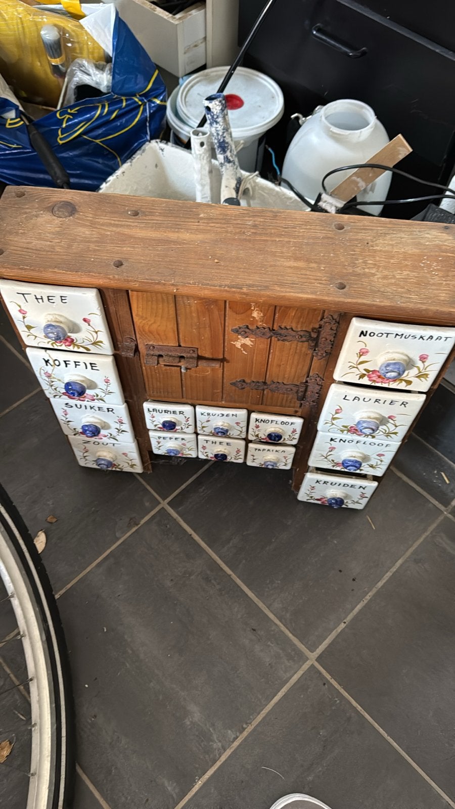 Antieke houten kruidenkast met porseleinen lades, Ophalen of Verzenden