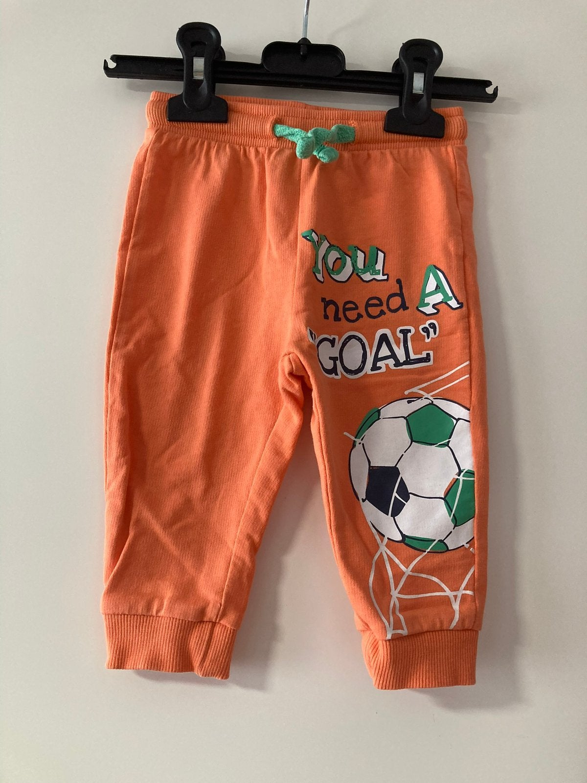 Nette oranje joggingbroek / broek voetbal maat 74, Ophalen of Verzenden, Zo goed als nieuw, Jongetje, Broekje
