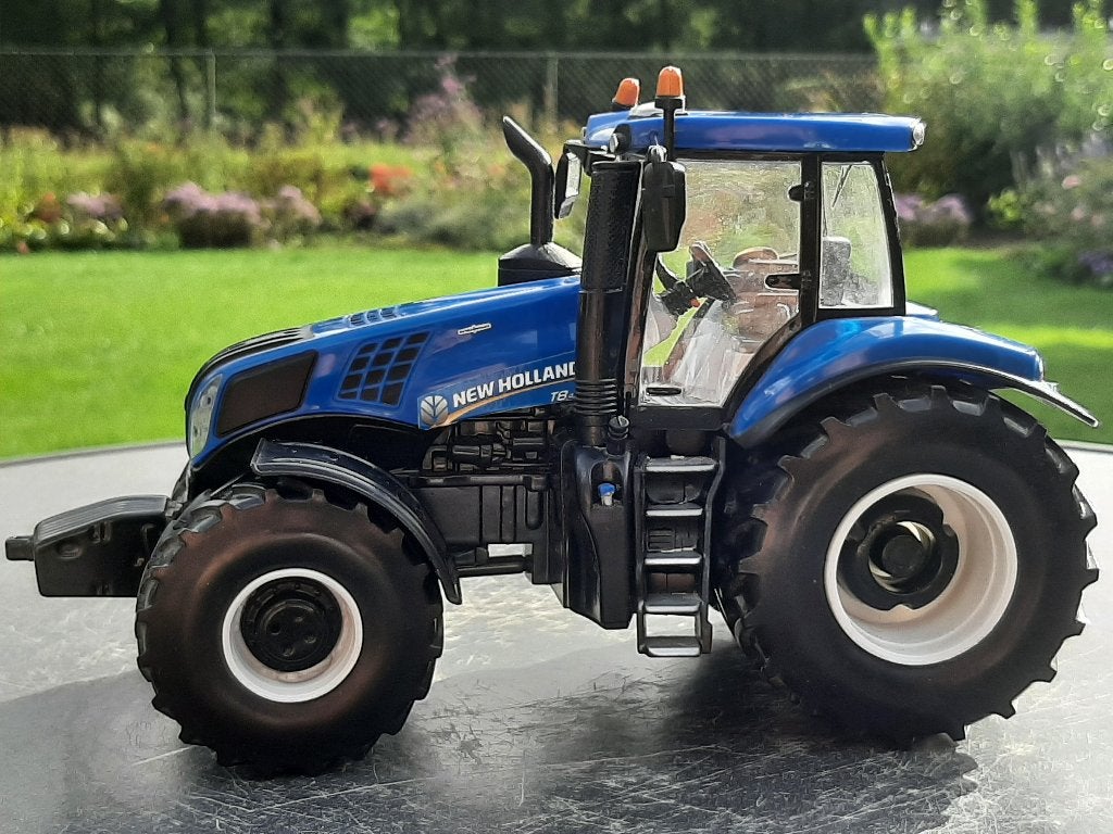 New Holland T8.435 Britains, Hobby en Vrije tijd, Ophalen of Verzenden, Zo goed als nieuw, Tractor of Landbouw, ERTL