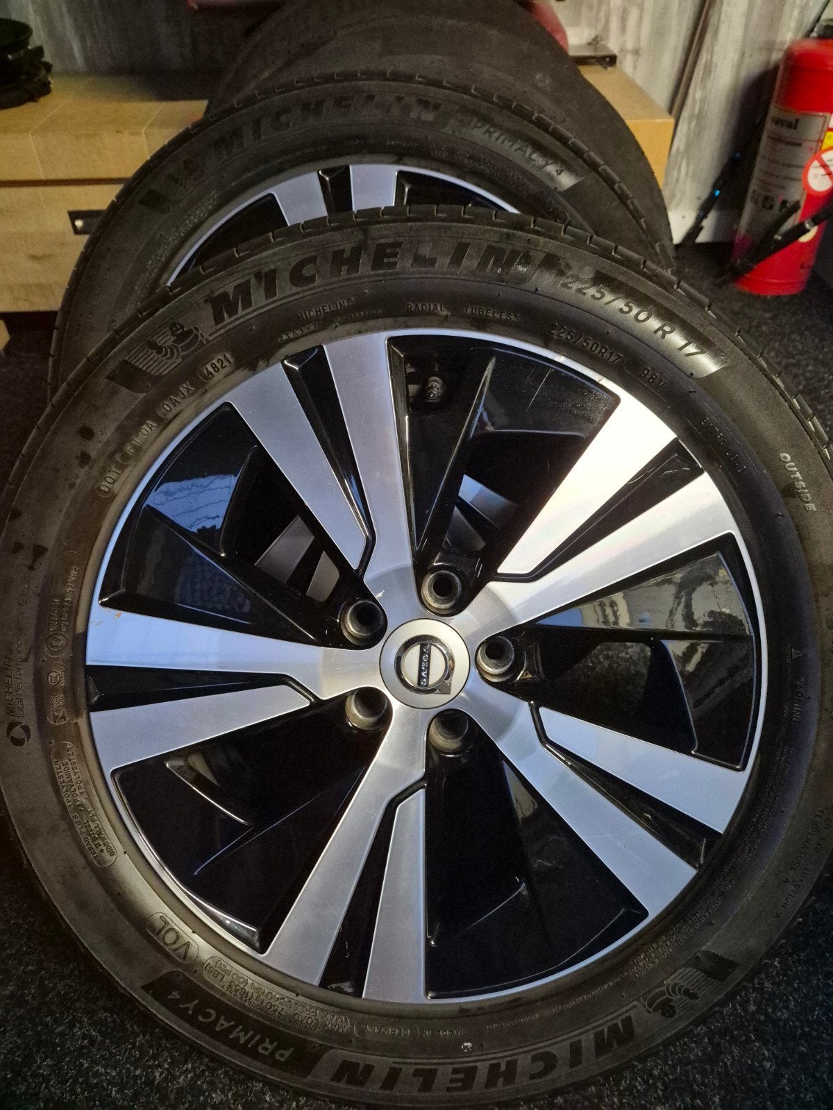 Volvo v40 17 inch velgen met Michelin zomerbanden 225/50 R17, Auto-onderdelen, Ophalen, Gebruikt, Banden en Velgen, 17 inch