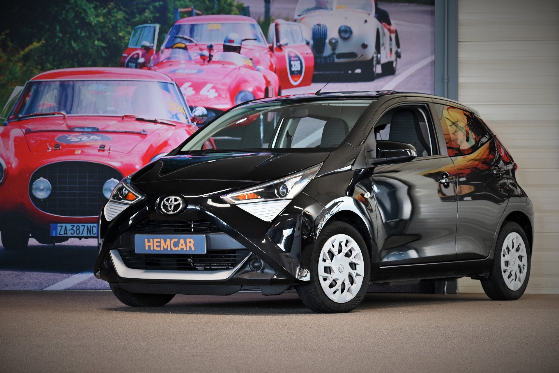 Toyota Aygo 1.0 VVT-i x-play limited FACELIFT (bj 2019), Voorwielaandrijving, Stof, 4 stoelen, Zwart