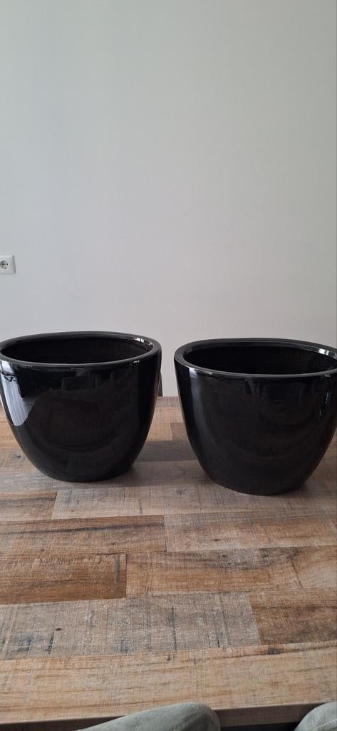 Te koop  2 mooie ovale zwarte bloempotten, Ophalen, Rond, Zo goed als nieuw, Aardewerk