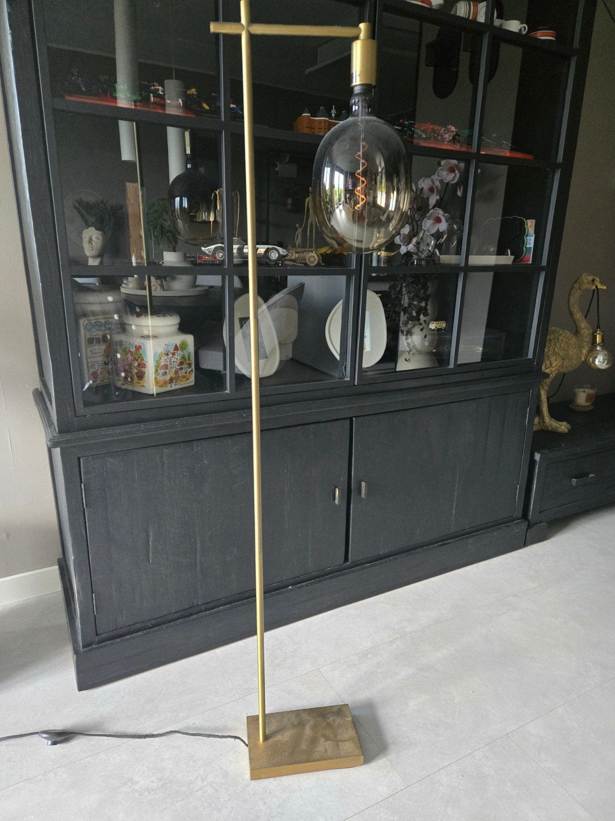 Stijlvolle messing vloerlamp met Edison gloeilamp, Huis en Inrichting, Lampen | Vloerlampen, Modern, Industrieel, Minimalistisch