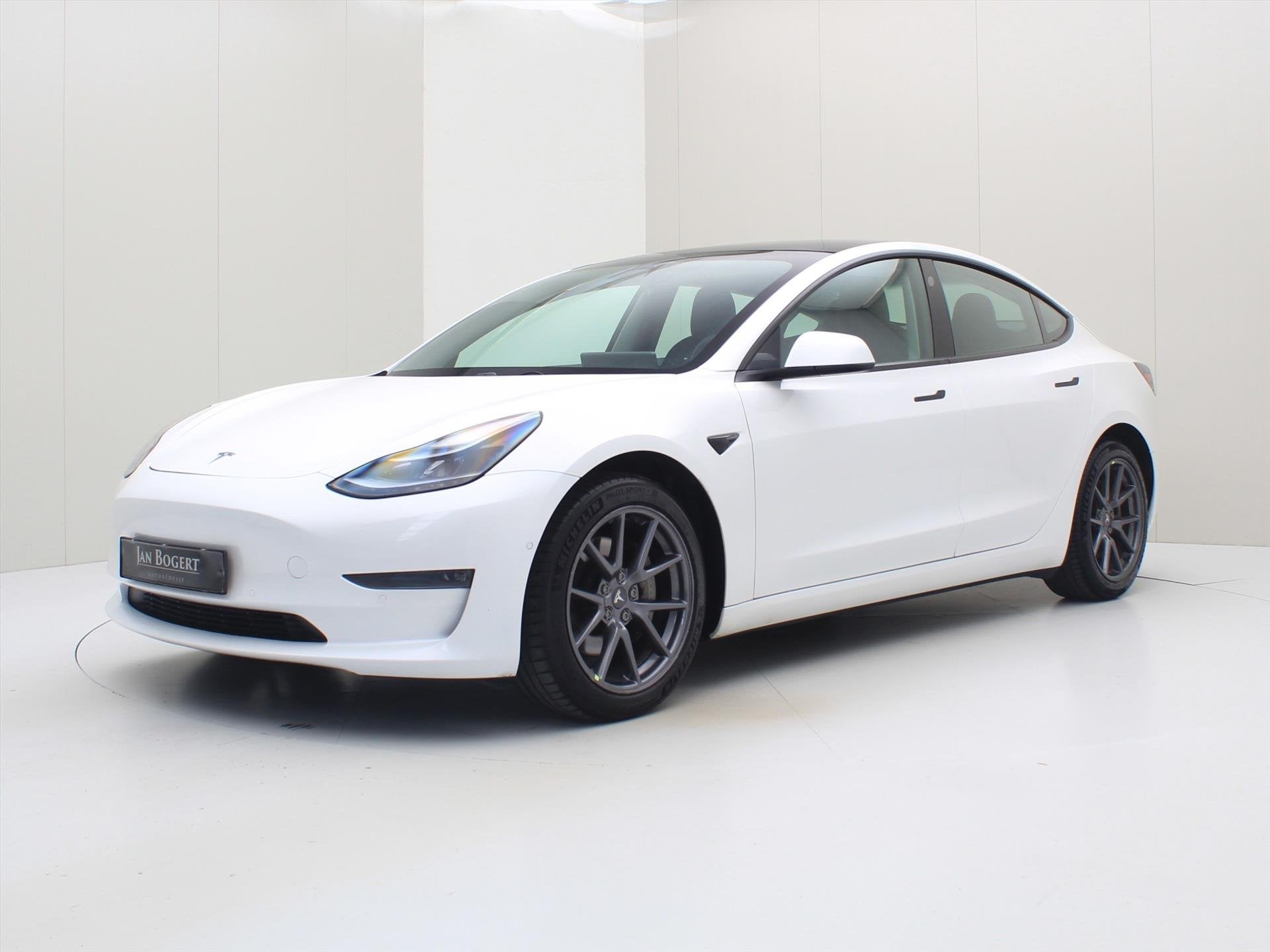 Tesla Model 3 Long-Range AWD 351pk 75 kWh FACELIFT [ WARMTEP, Auto's, Tesla, Automaat, Dealer onderhouden, Gebruikt, Zwart