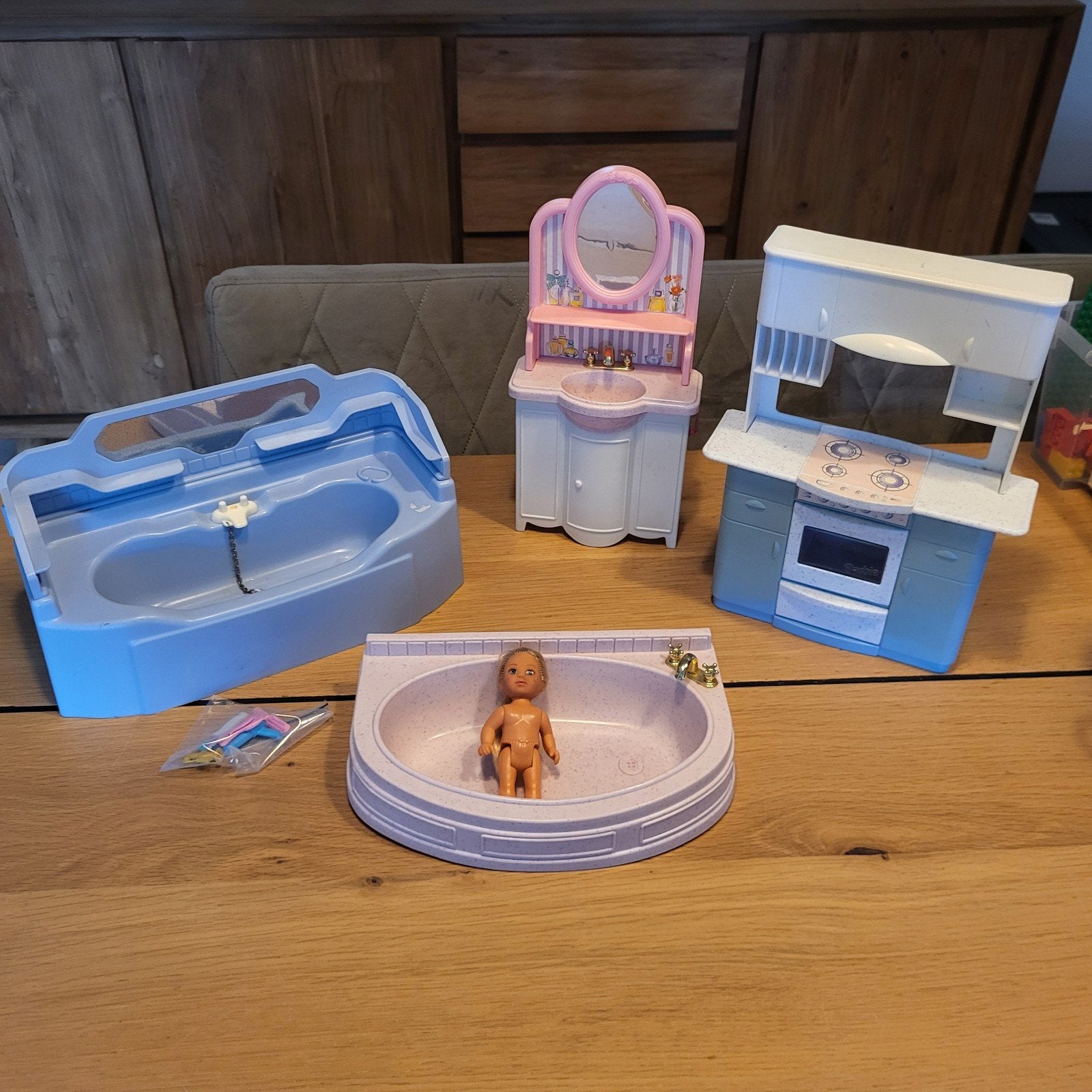 Barbie mattel keuken so real so now , badkamer 2x Badmeubel, Kinderen en Baby's, Speelgoed | Poppen, Ophalen of Verzenden