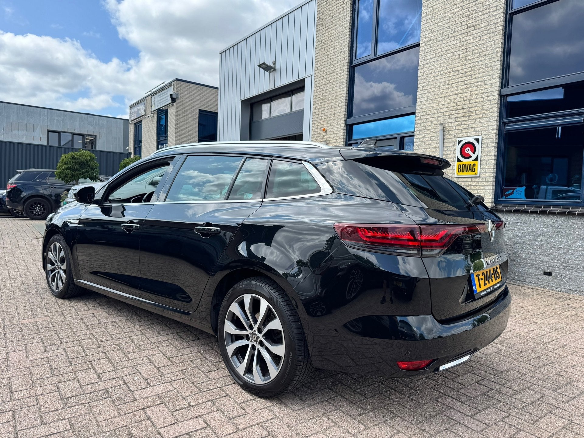 Renault Mégane Estate 1.3 TCe Intens- automaat-TREKHAAK, Gebruikt, Euro 6, 4 cilinders, Zwart