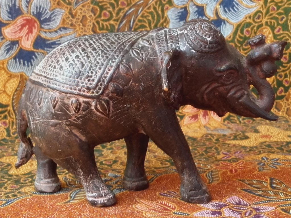 Mooi antiek brons beeldje uit India van een olifant 15,5 cm., Antiek en Kunst, Handgemaakt, India, Ophalen of Verzenden, Brons