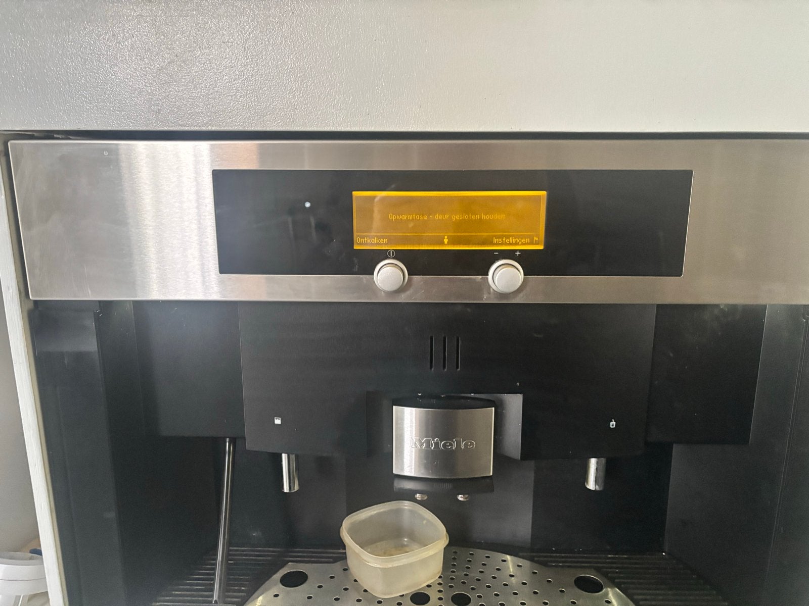 Miele CVA 4060 koffiemachine met defect - voor onderdelen, Ophalen, Niet werkend, Koffiemachine, Koffiebonen