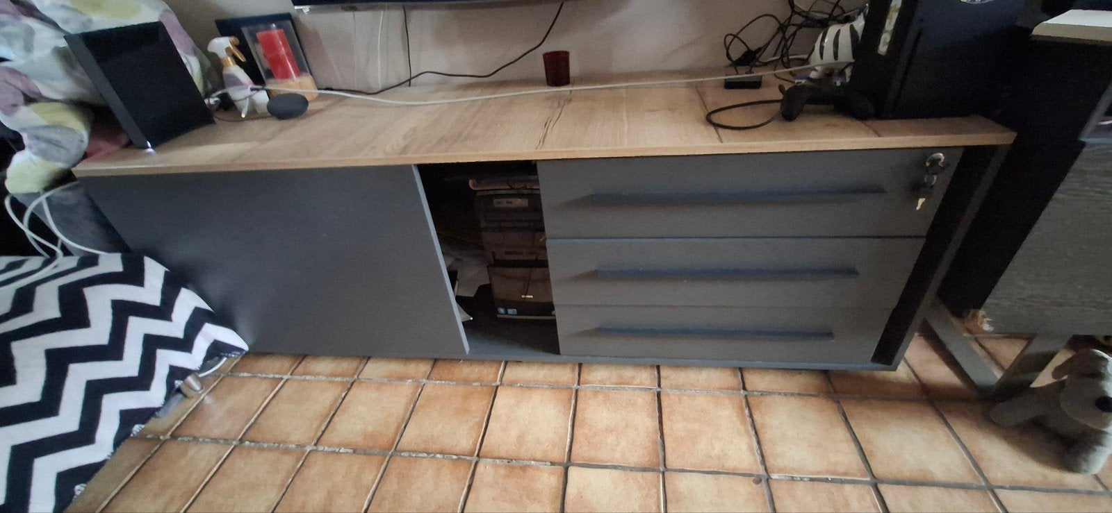 TV-meubel met 3 lades (bovenste afsluitbaar) en opbergvak, Ophalen, Zo goed als nieuw, Overige houtsoorten, 150 tot 200 cm