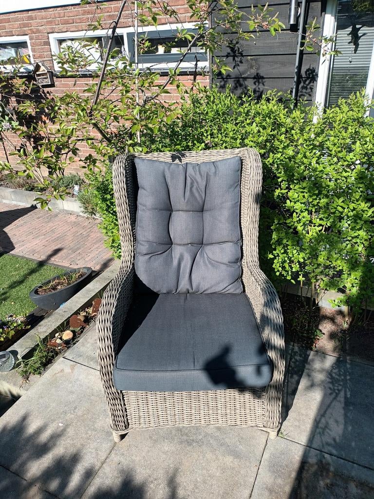 Loungestoel AVH outdoor zo goed als nieuw met kussen, Tuin en Terras, Tuinstoelen, Ophalen, Zo goed als nieuw, Wicker