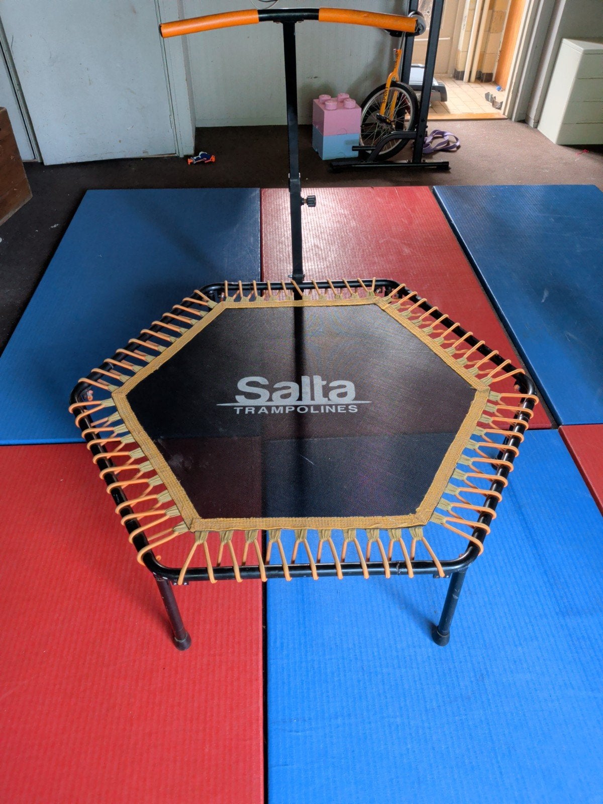 Salta Trampolines Rebounder met handvat, Ophalen, Gebruikt