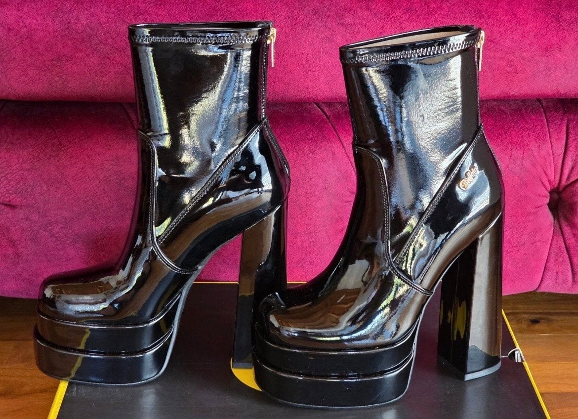 Buffalo plateau lak/hoogglans maat 39, Verzenden, Zwart, Zo goed als nieuw, Schoenen met hoge hakken