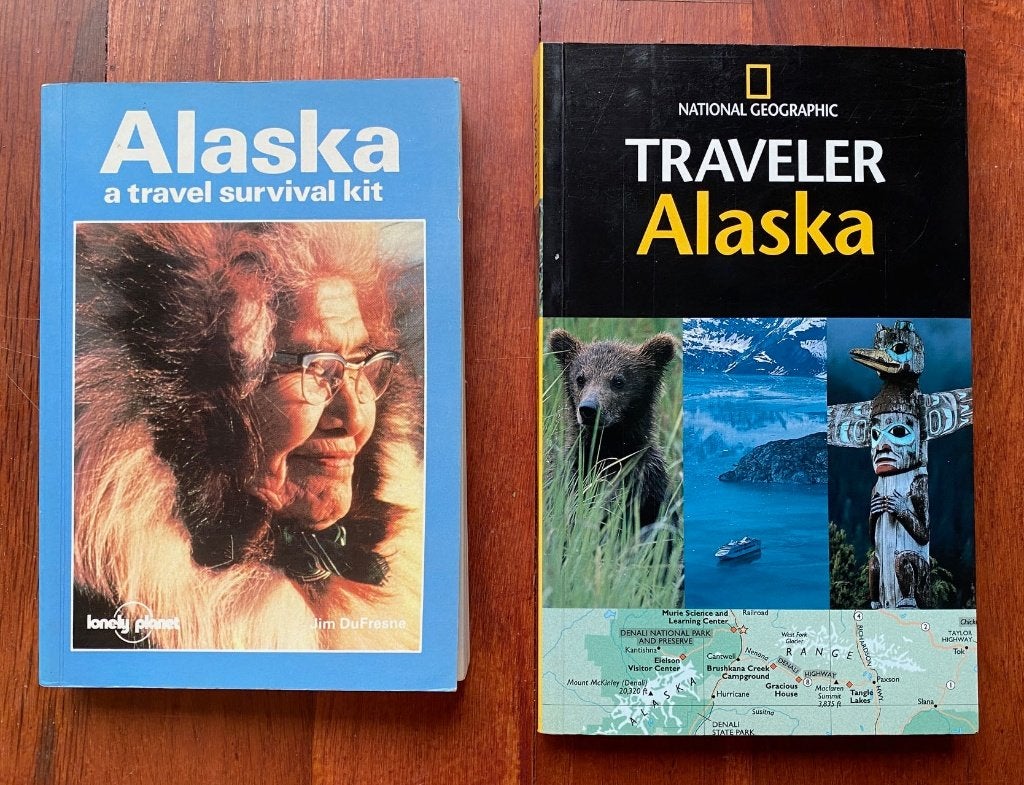 Alaska , 2 reisgidsen, Overige merken, Europa, Ophalen of Verzenden, Zo goed als nieuw
